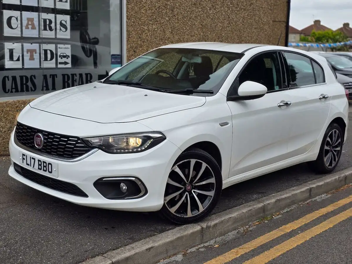 2017-fiat-tipo-14-tjet-lounge-hatchback-big-11