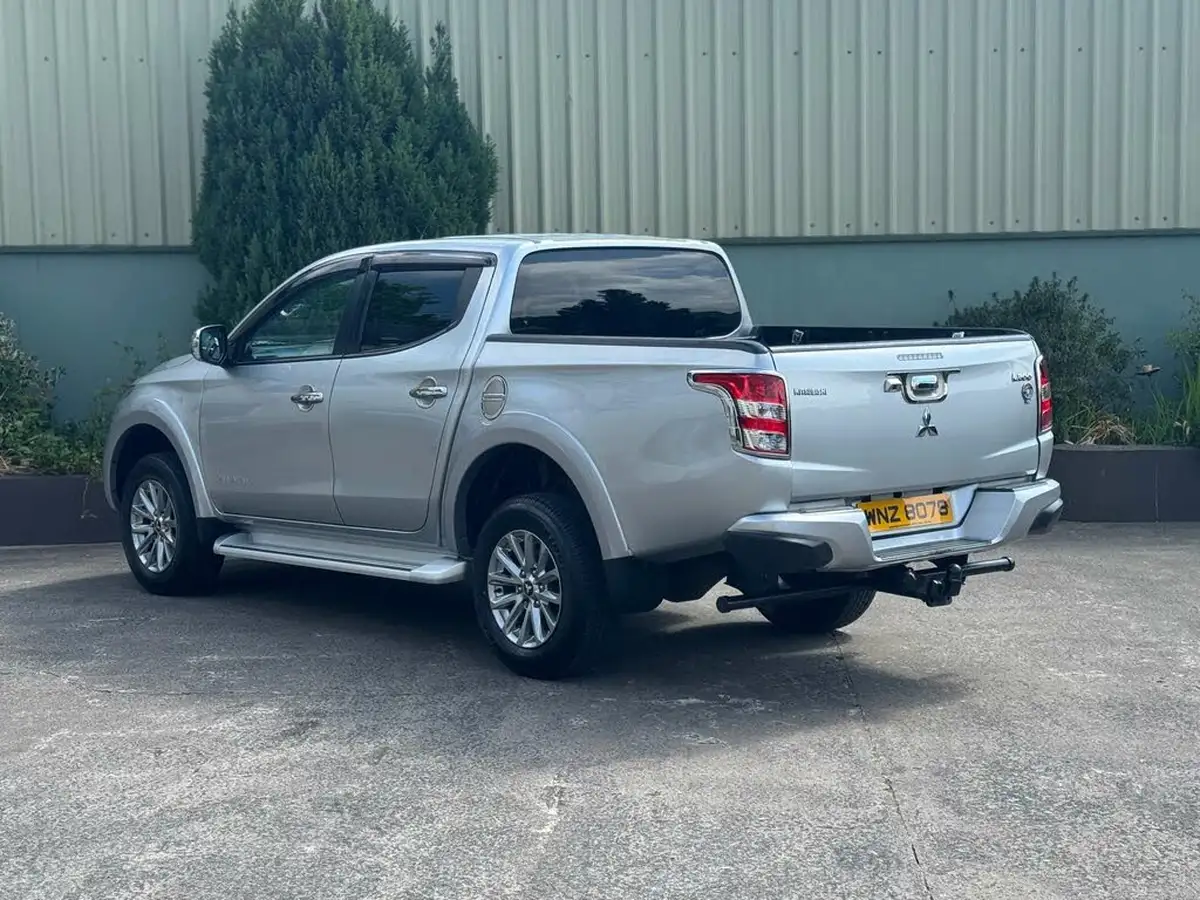 2017-mitsubishi-l200-24di-d-barbarian-178bhp-eu6-big-7