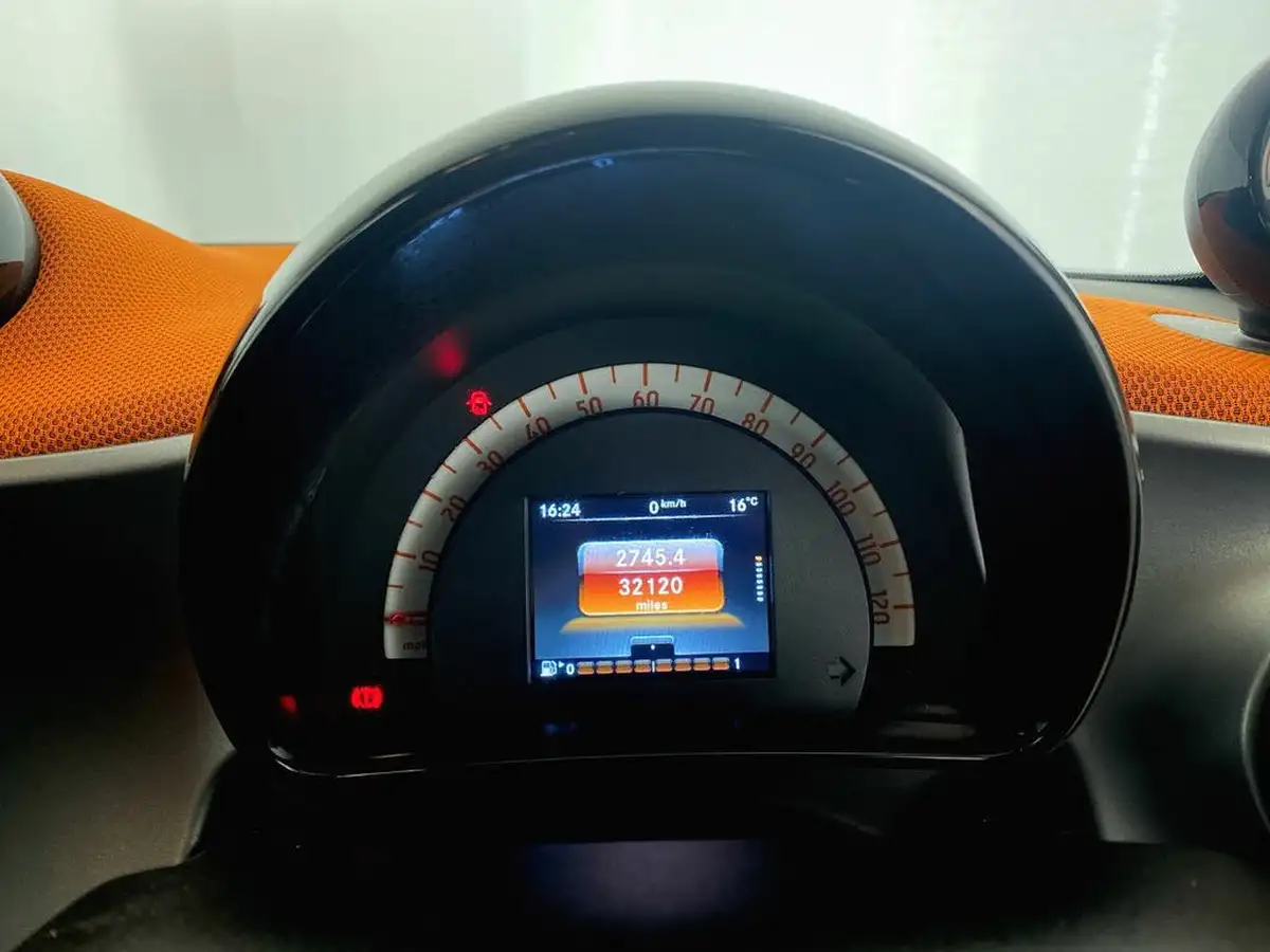 2015-smart-forfour-09-edition-1-big-16