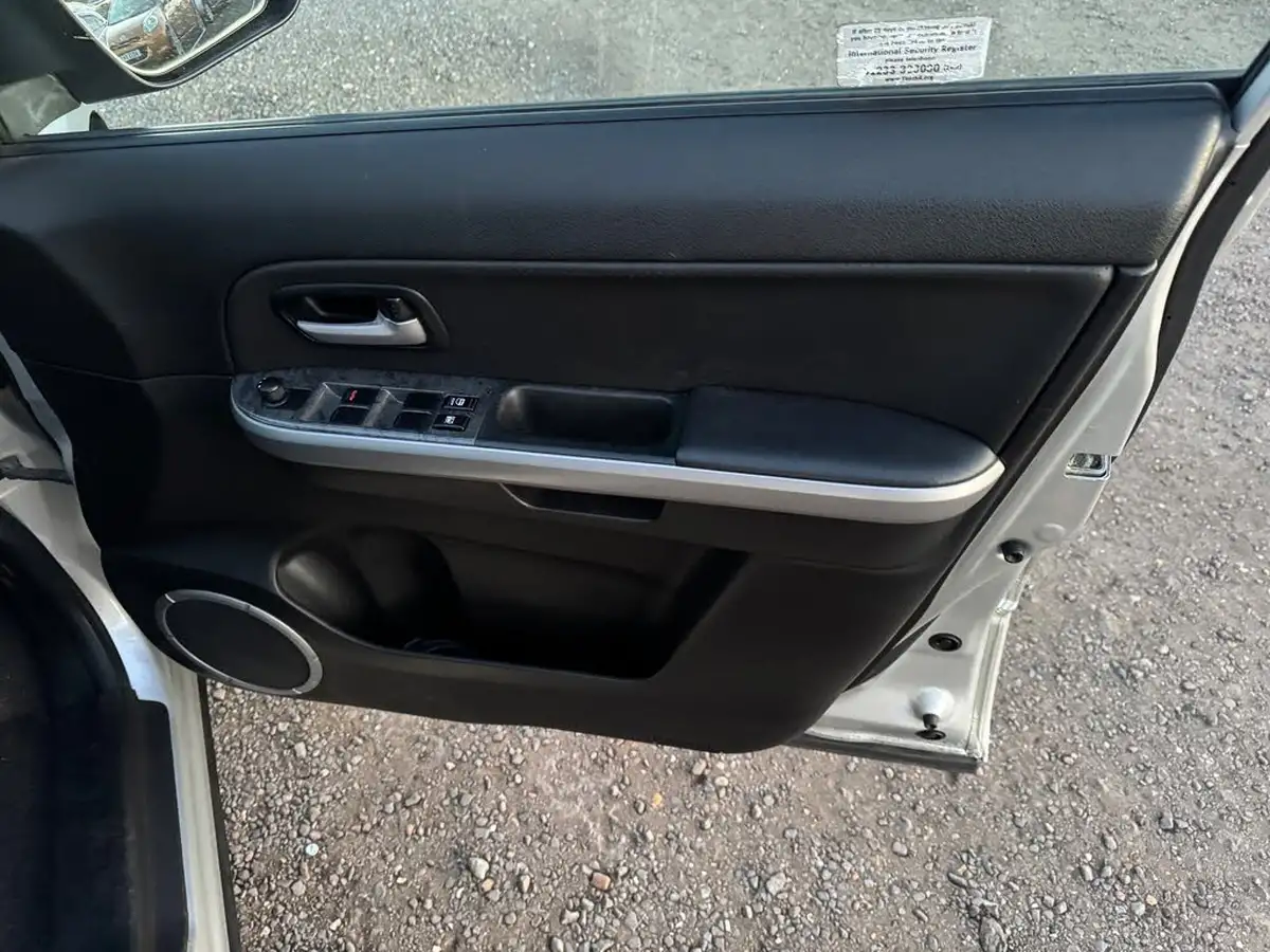 2010-suzuki-grand-vitara-big-15
