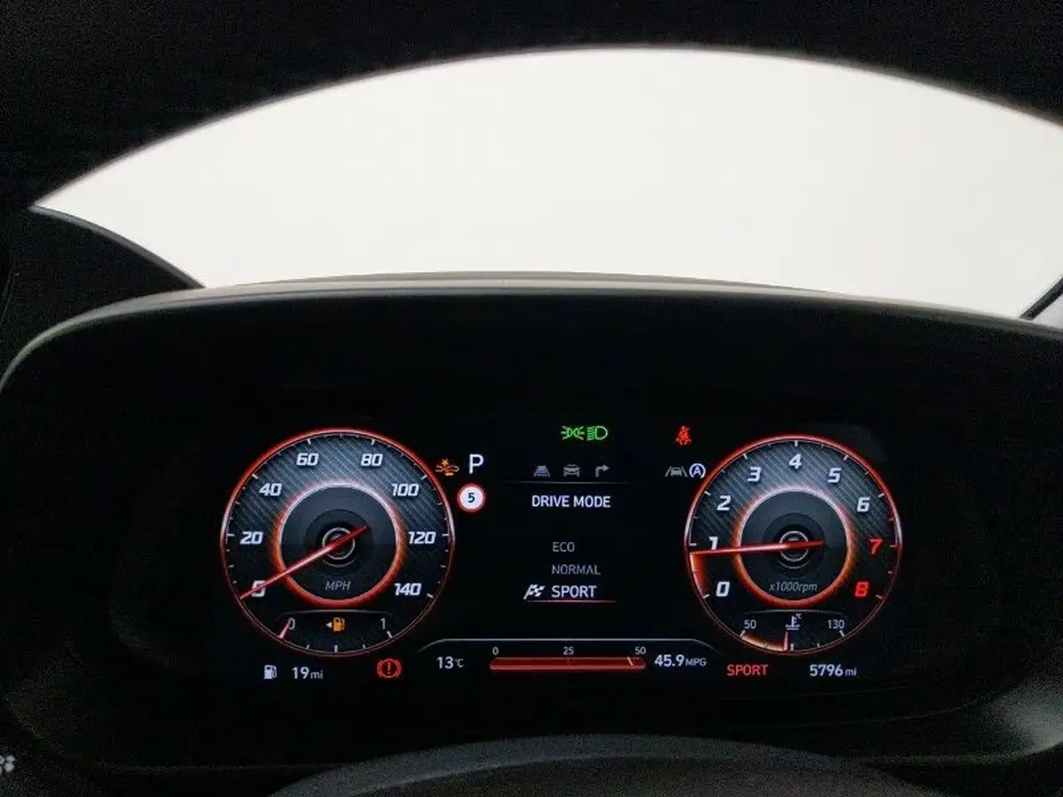 2024-hyundai-i20-10-t-gdi-advance-dct-big-13