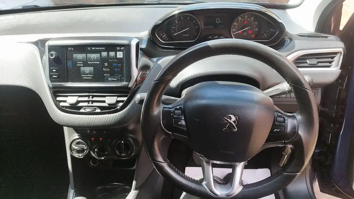 2016-peugeot-208-10-puretech-active-5d-big-11