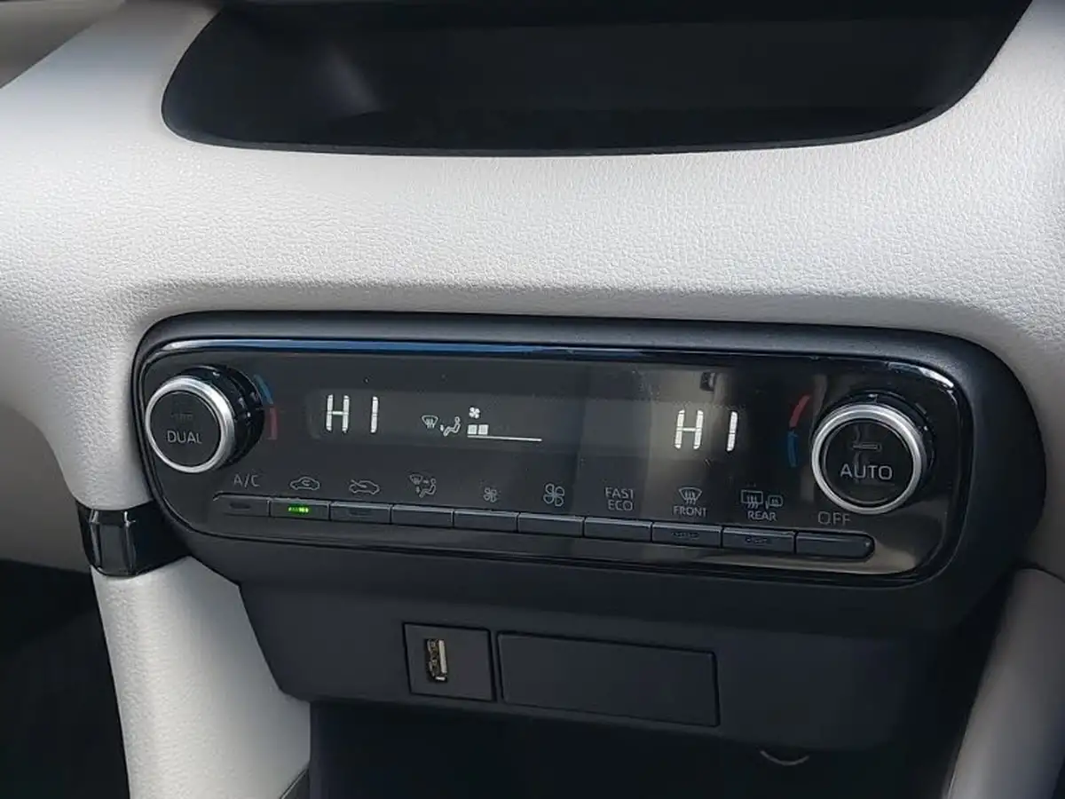 2021-toyota-yaris-15-vvt-i-excel-big-17
