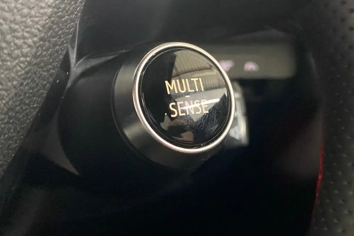 2023-renault-megane-e-tech-e-techno-big-36