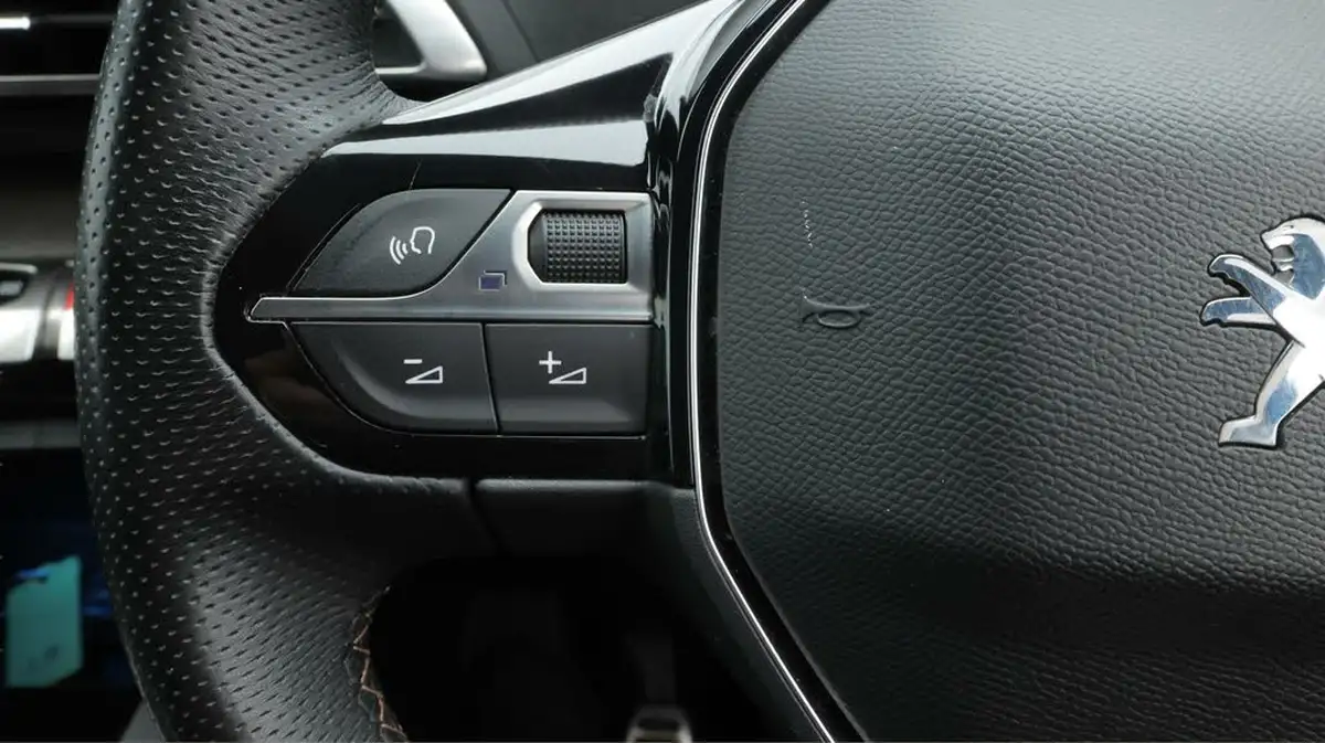 2021-peugeot-3008-suv-15-bluehdi-gt-big-23