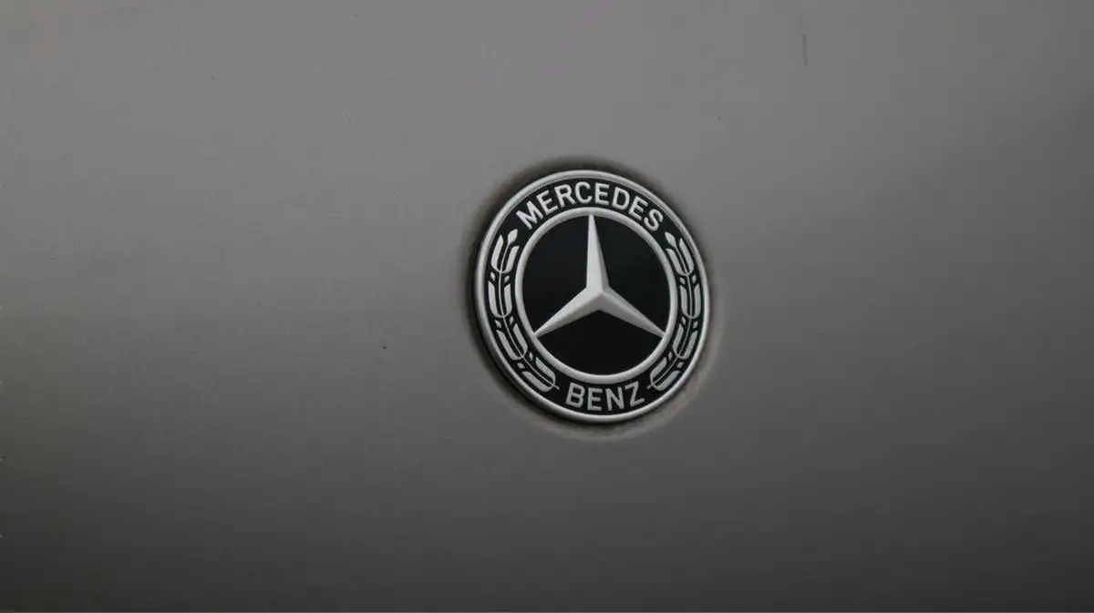 2021-mercedes-benz-glc-class-20d-glc220d-amg-line-station-wagon-5d-1950cc-4matic-plus-big-23