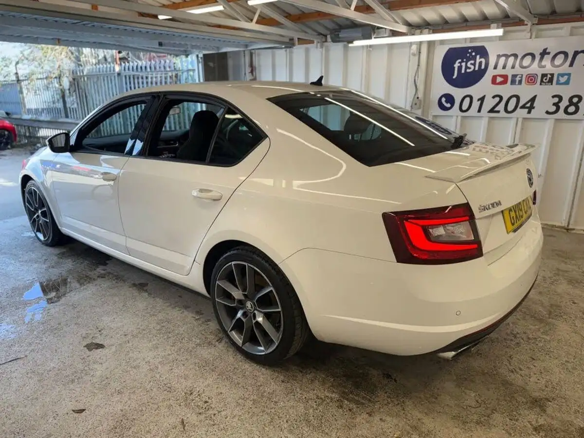 2019-skoda-octavia-20-tsi-vrs-hatchback-big-11
