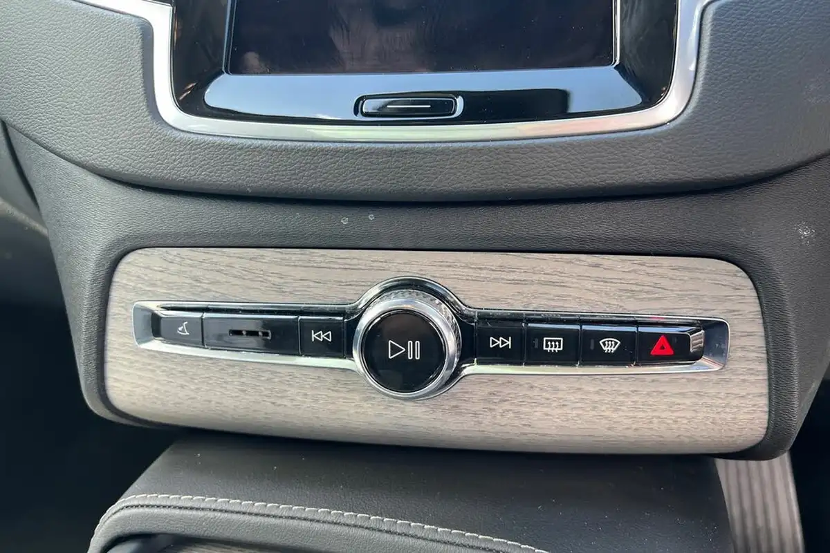 2024-volvo-xc90-20-t8-ultimate-dark-big-13