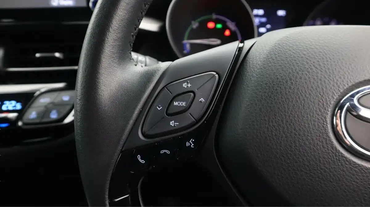 2021-toyota-c-hr-18-vvt-i-icon-big-26