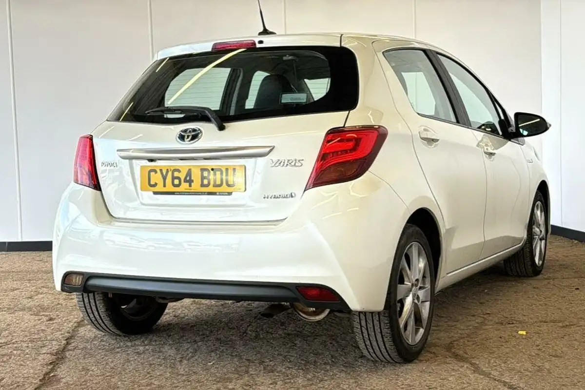 2014-toyota-yaris-15-vvt-i-excel-hybrid-big-3