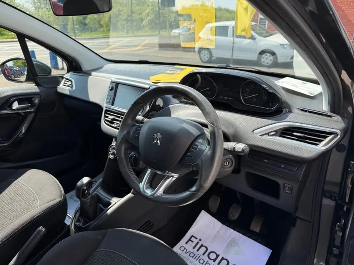 2017-peugeot-208-12-puretech-active-82bhp-5d-big-17