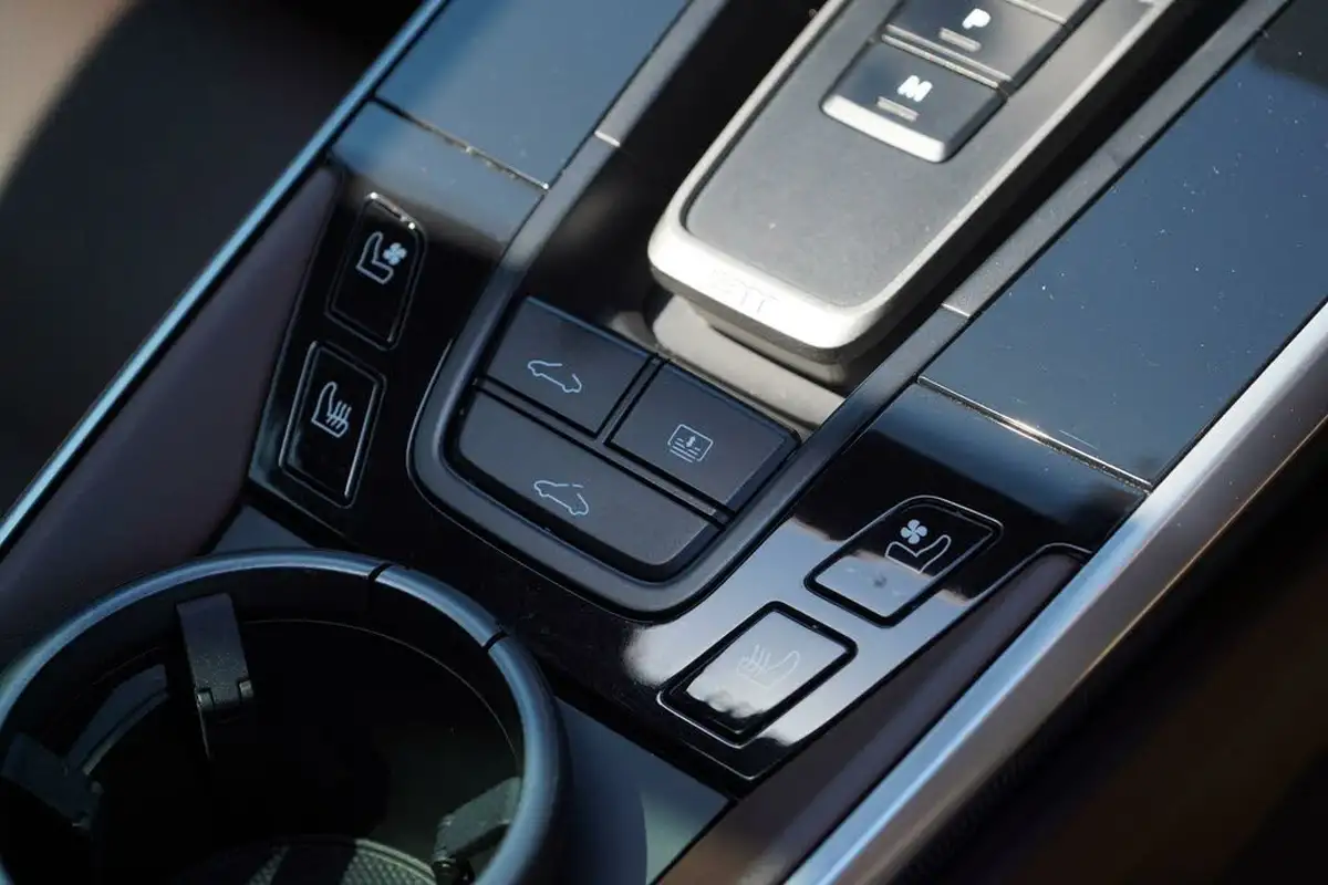 2020-porsche-911-38-turbo-s-coupe-big-18