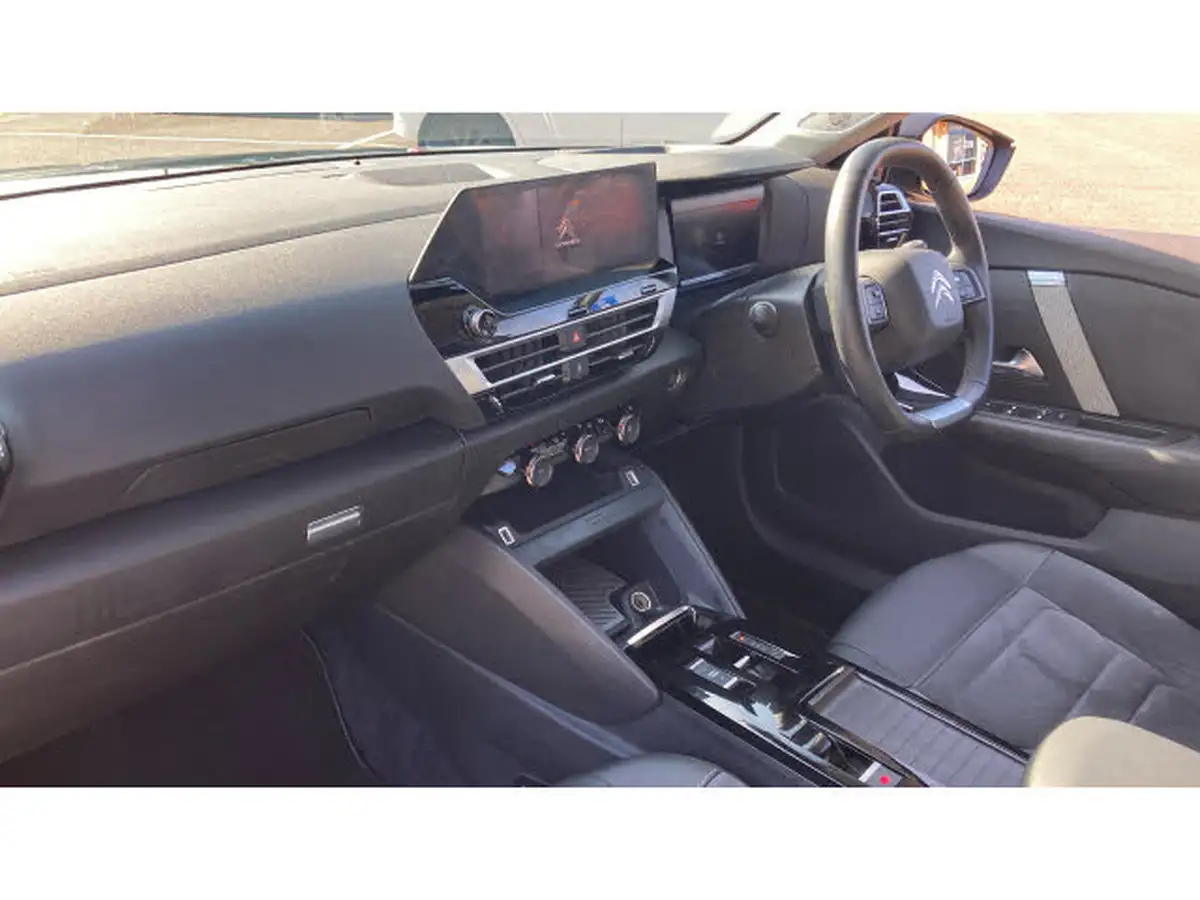 2024-citroen-c4-e-e-series-156ps-54kwh-big-8