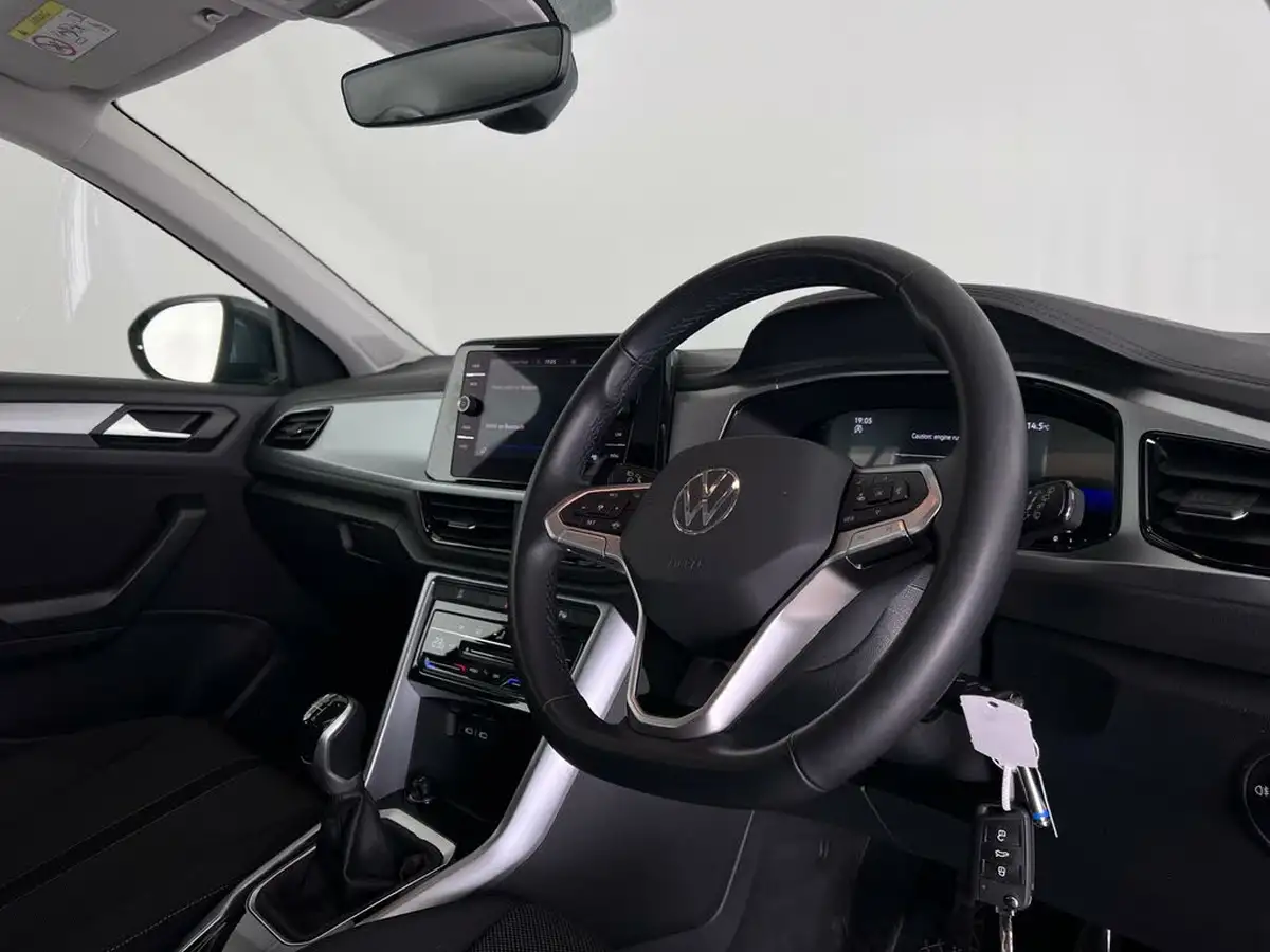 2023-volkswagen-t-roc-10-tsi-life-big-14