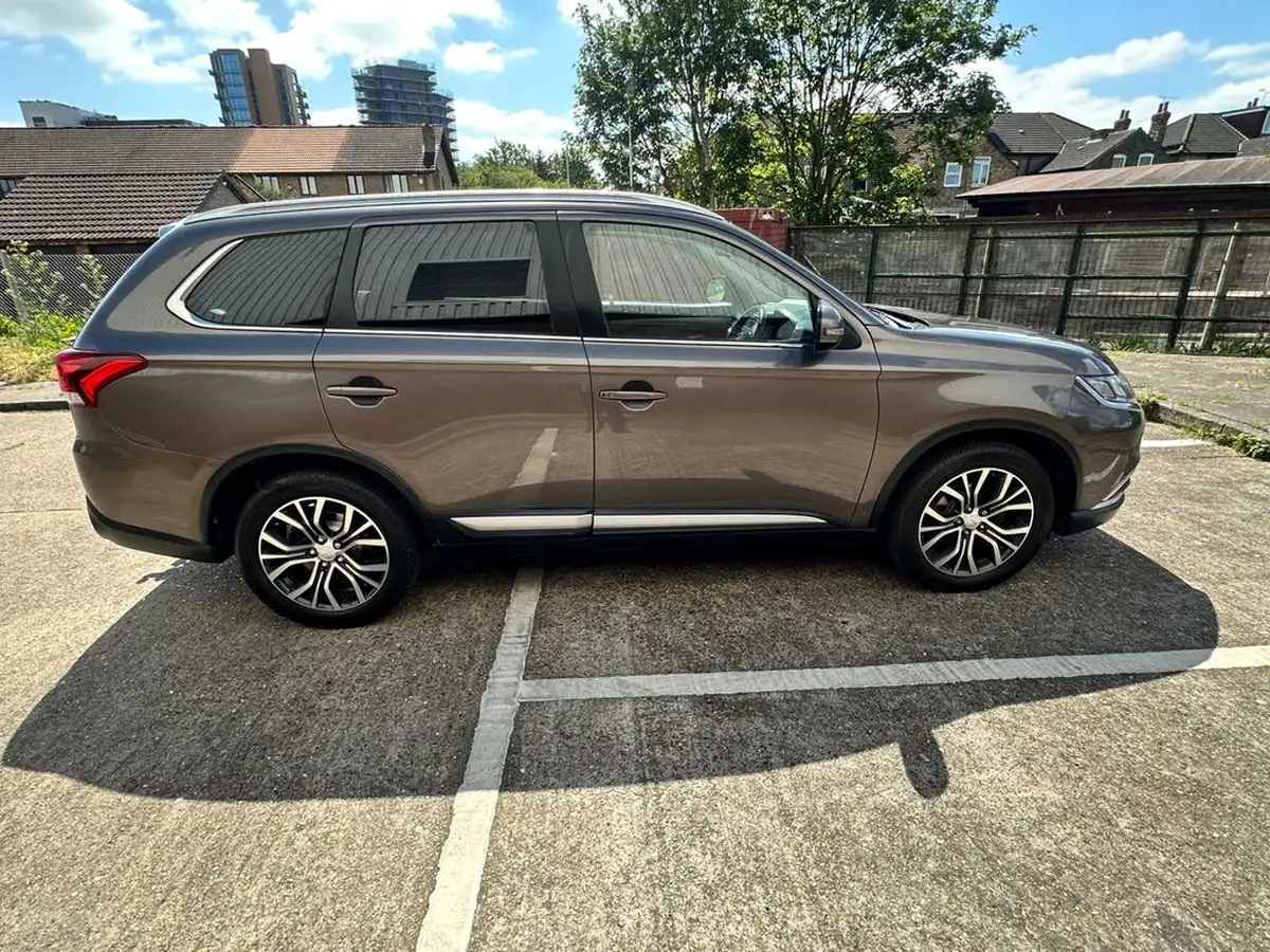 2016-mitsubishi-outlander-22di-d-gx3-7st-auto-big-3