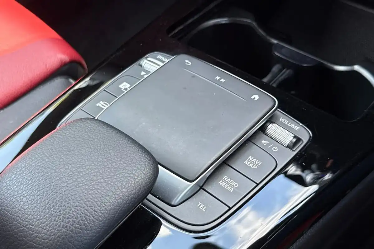 2021-mercedes-benz-cla-13-cla-180-amg-line-premium-plus-coupe-4d-big-44