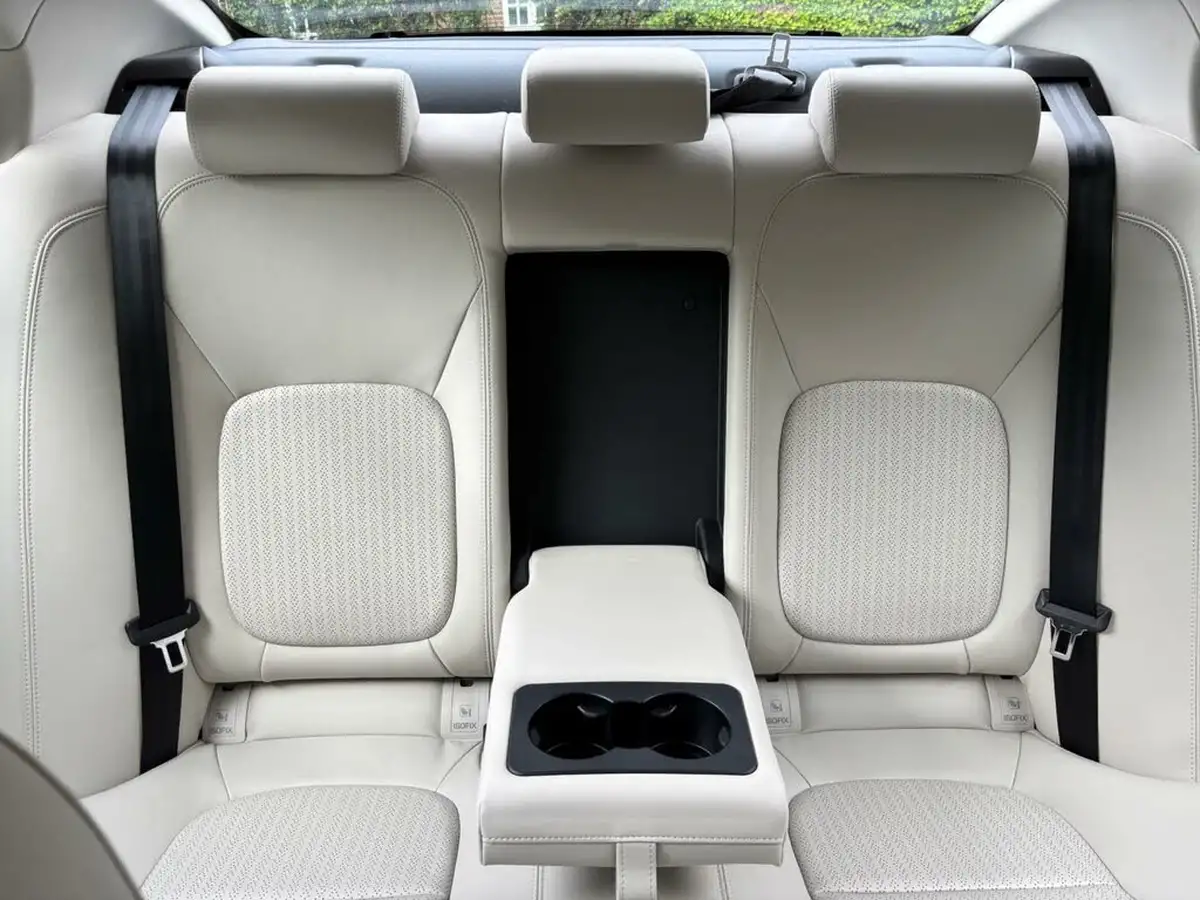 2018-jaguar-xe-20d-portfolio-180ps-1999cc-auto-big-10