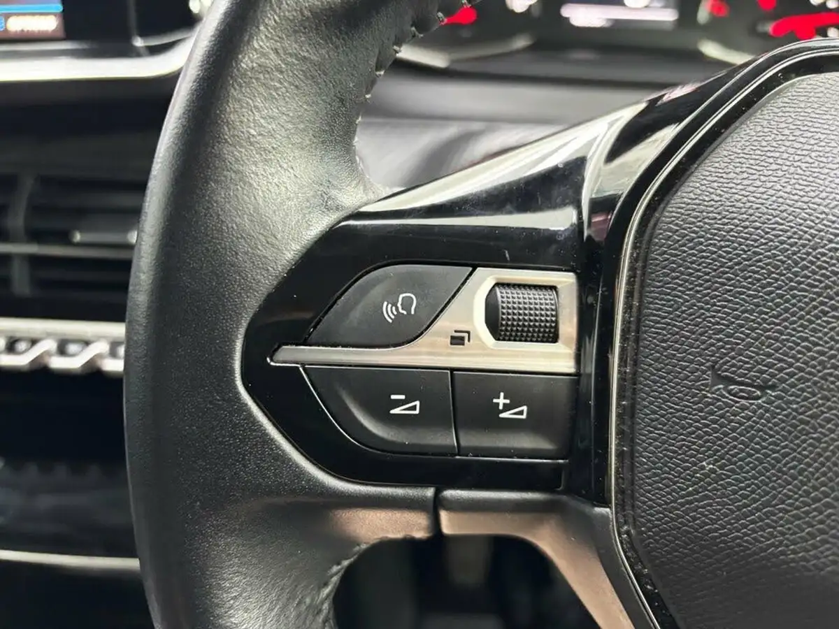 2020-peugeot-208-12-puretech-allure-100bhp-big-21