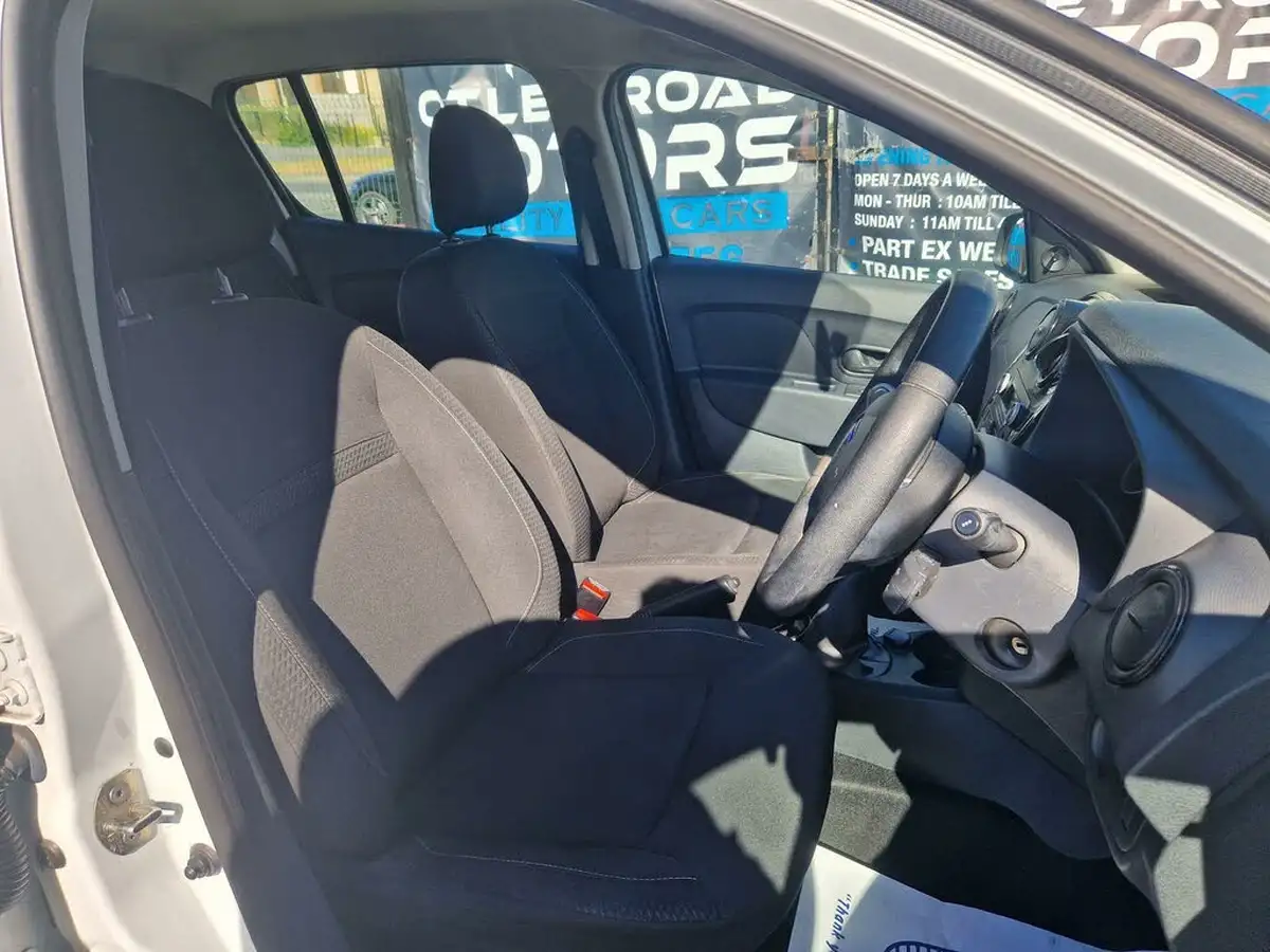 2017-dacia-sandero-10-sce-ambiance-big-48