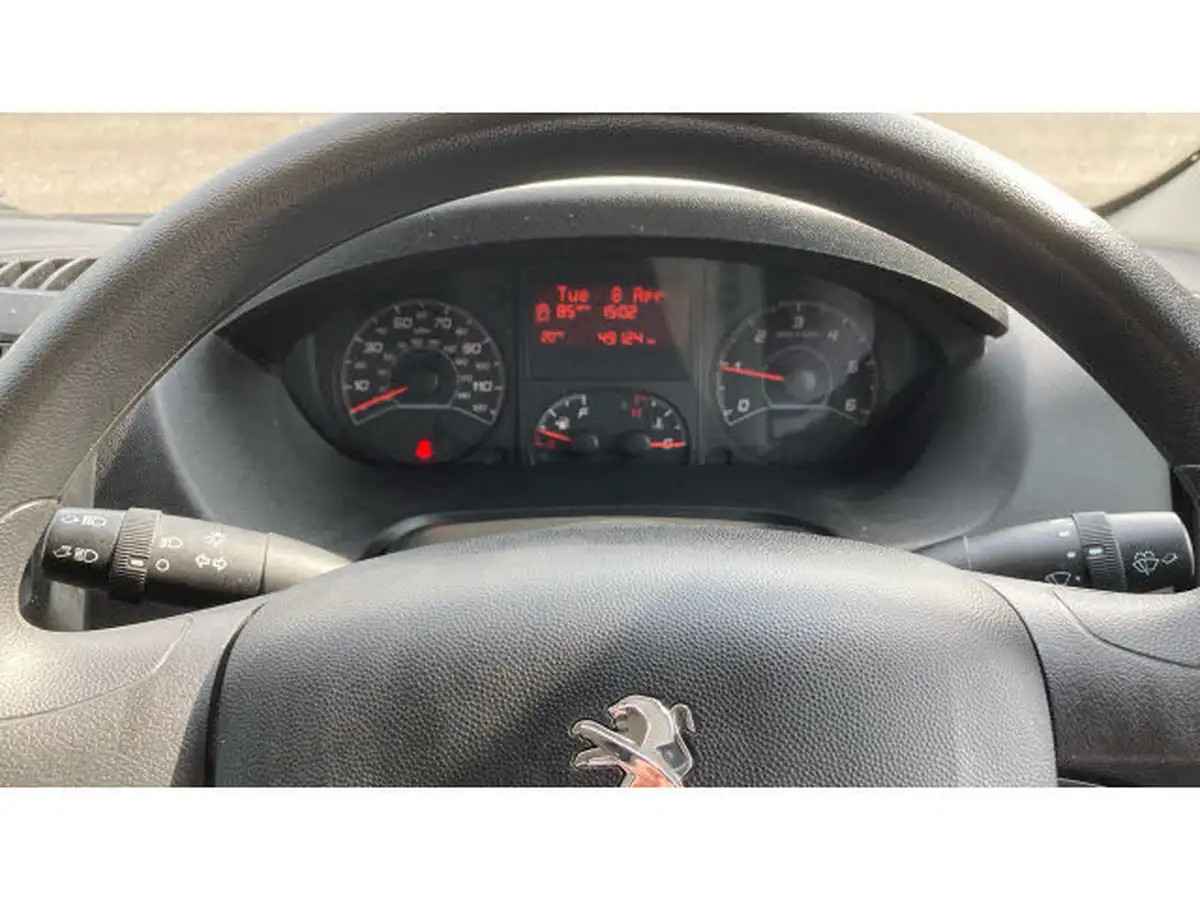 2022-peugeot-boxer-22-bluehdi-professional-335-l3-h2-panel-big-17