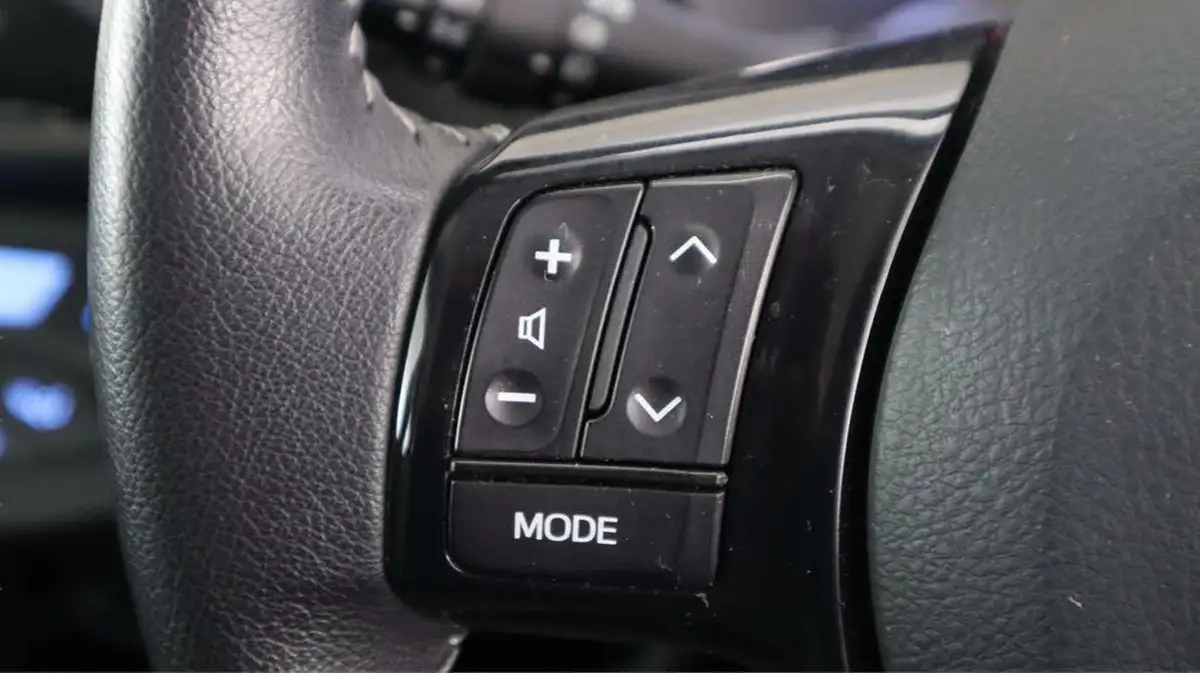 2018-toyota-yaris-15-vvt-i-icon-hybrid-big-22