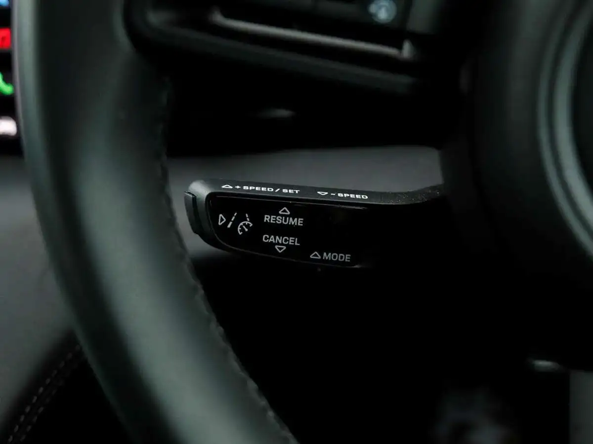 2022-porsche-taycan-e-base-476ps-performance-battery-plus-big-17