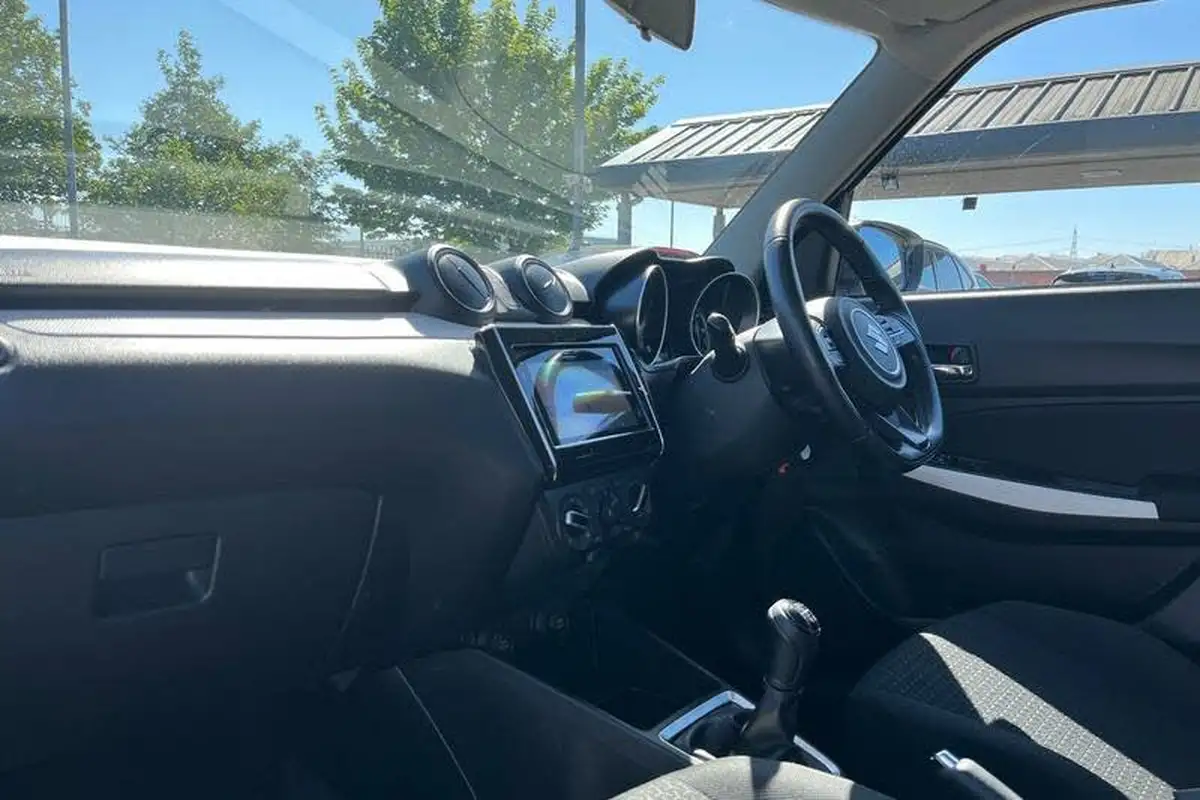 2021-suzuki-swift-12-dualjet-sz-l-big-17