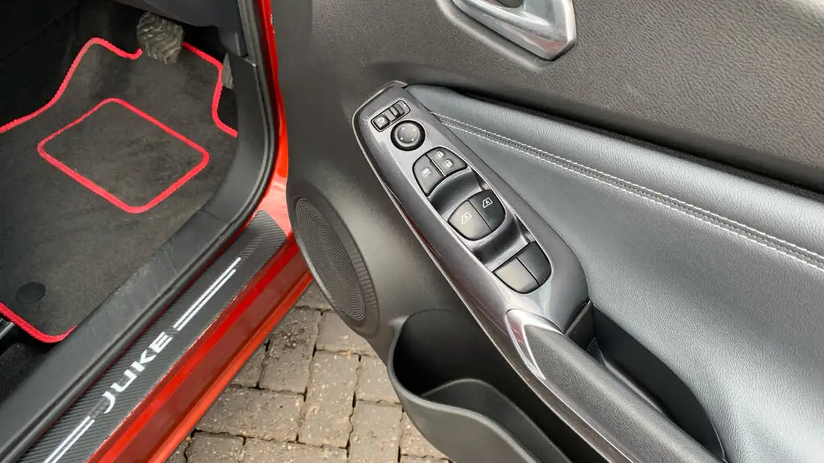 2020-nissan-juke-10-dig-t-n-connecta-117ps-dct-big-11