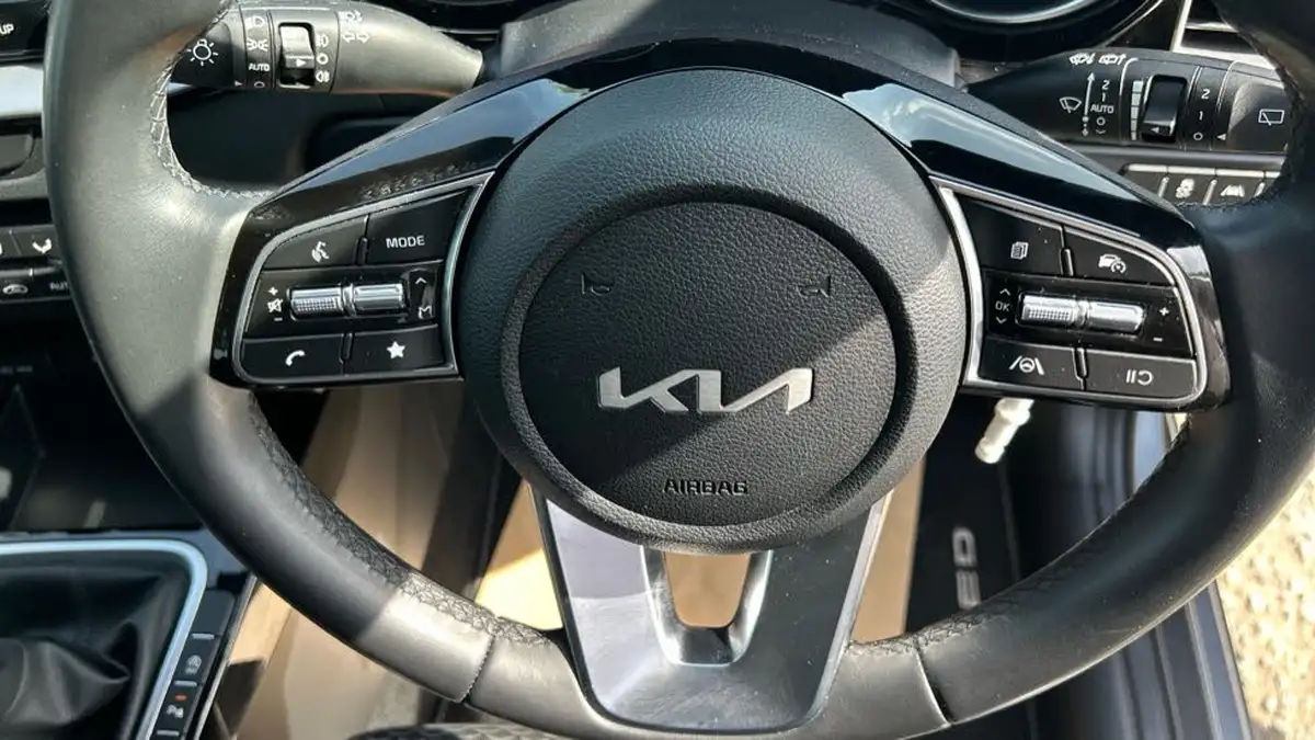 2022-kia-ceed-15-t-gdi-3-hatchback-big-23
