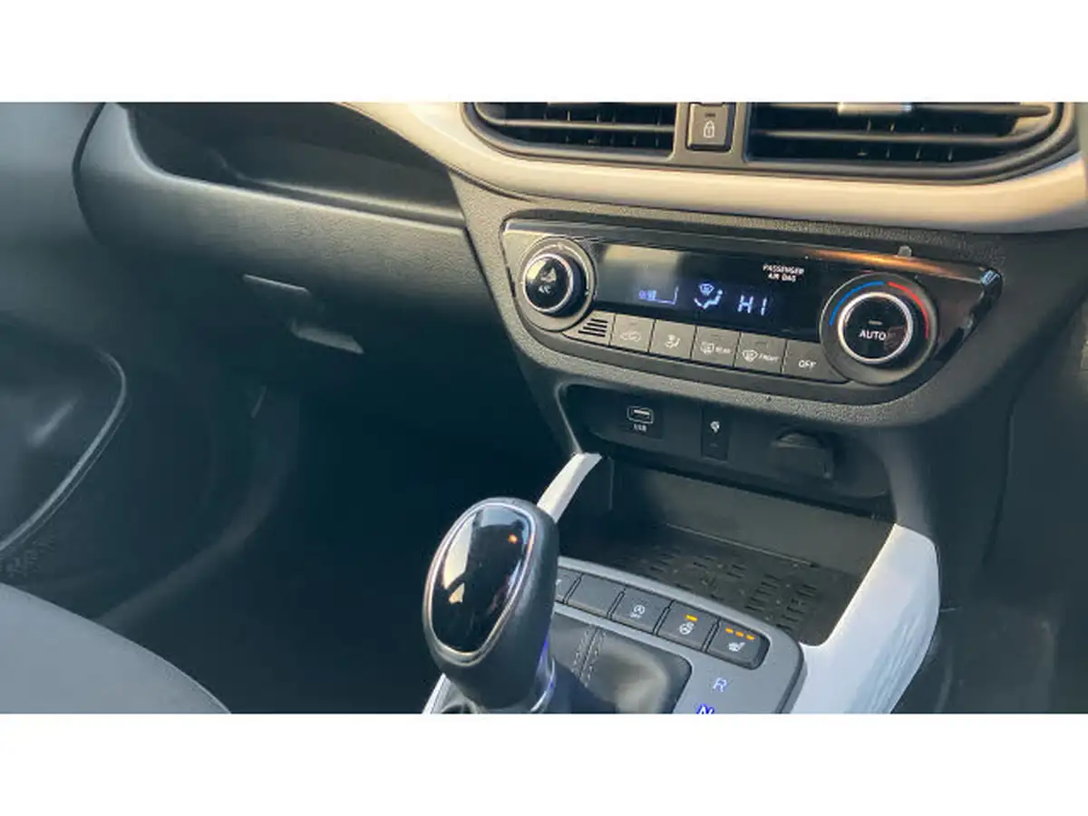 2022-hyundai-i10-12-premium-auto-big-21