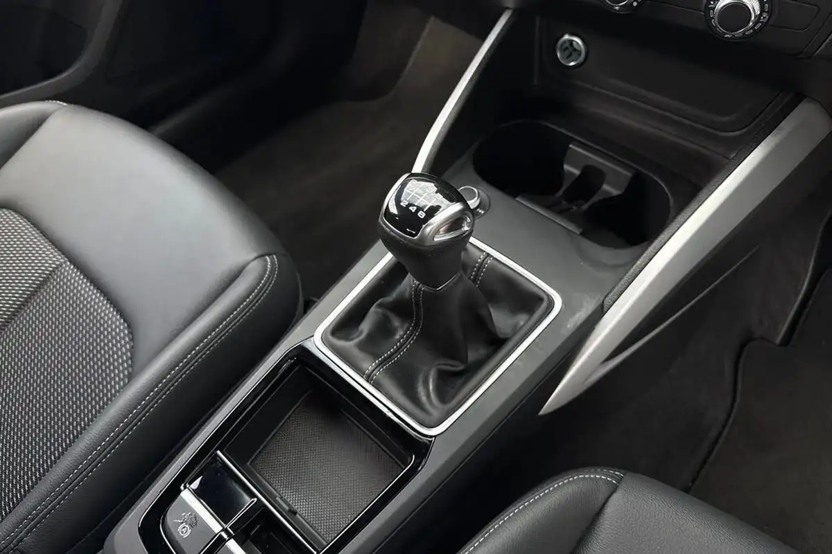 2025-audi-q2-15-35-tfsi-s-line-big-21