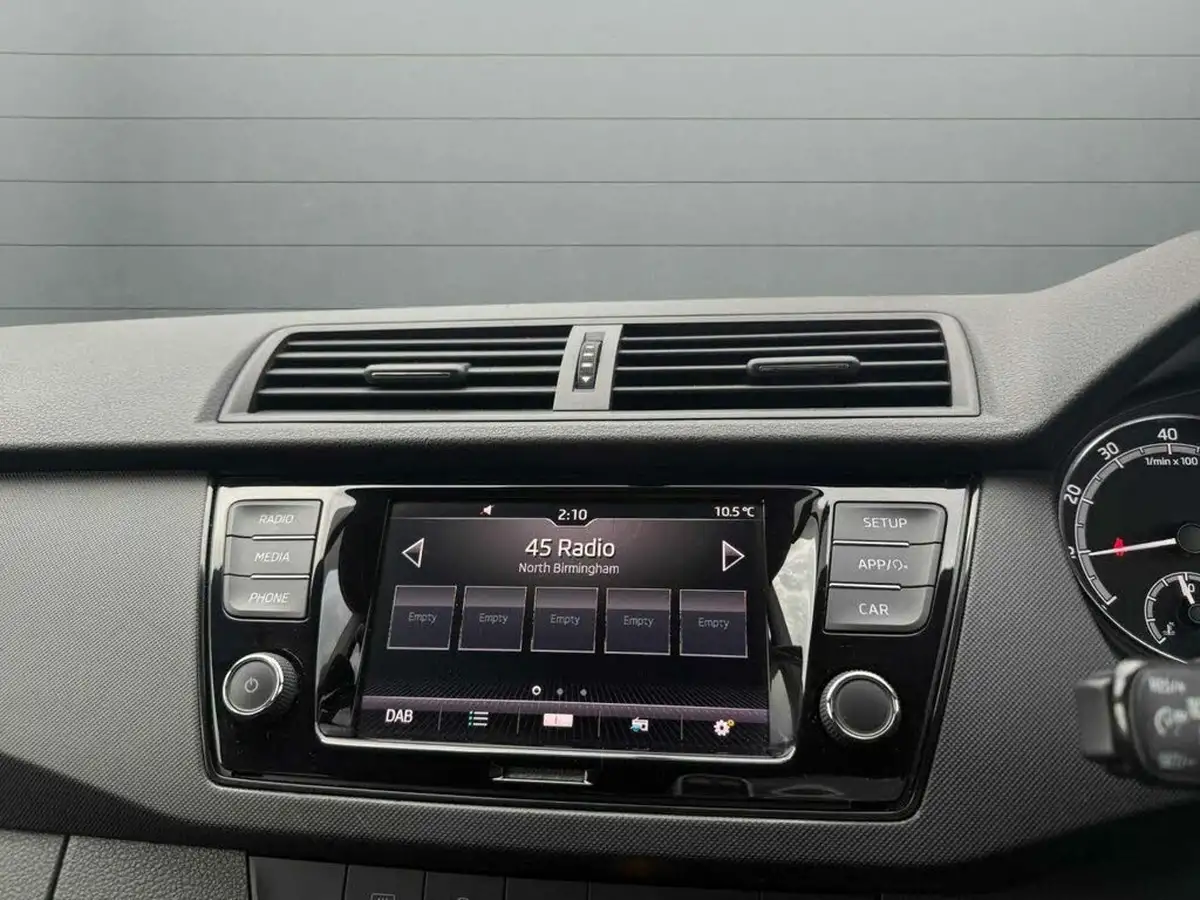 2020-skoda-fabia-10-tsi-se-95ps-hatchback-big-29