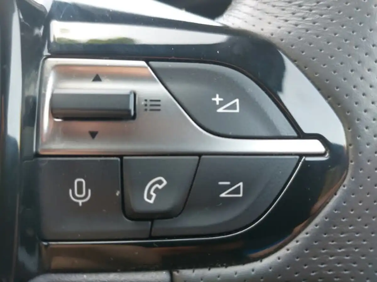 2022-peugeot-308-sw-12-puretech-gt-station-wagon-big-13