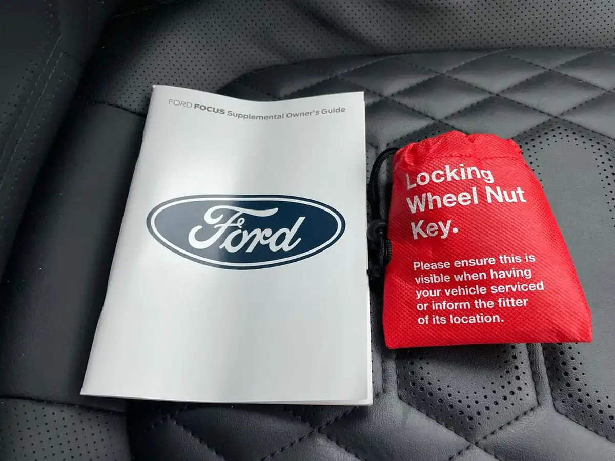 2023-ford-focus-10t-st-line-vignale-155ps-hybrid-mhev-hatchback-powershift-big-44