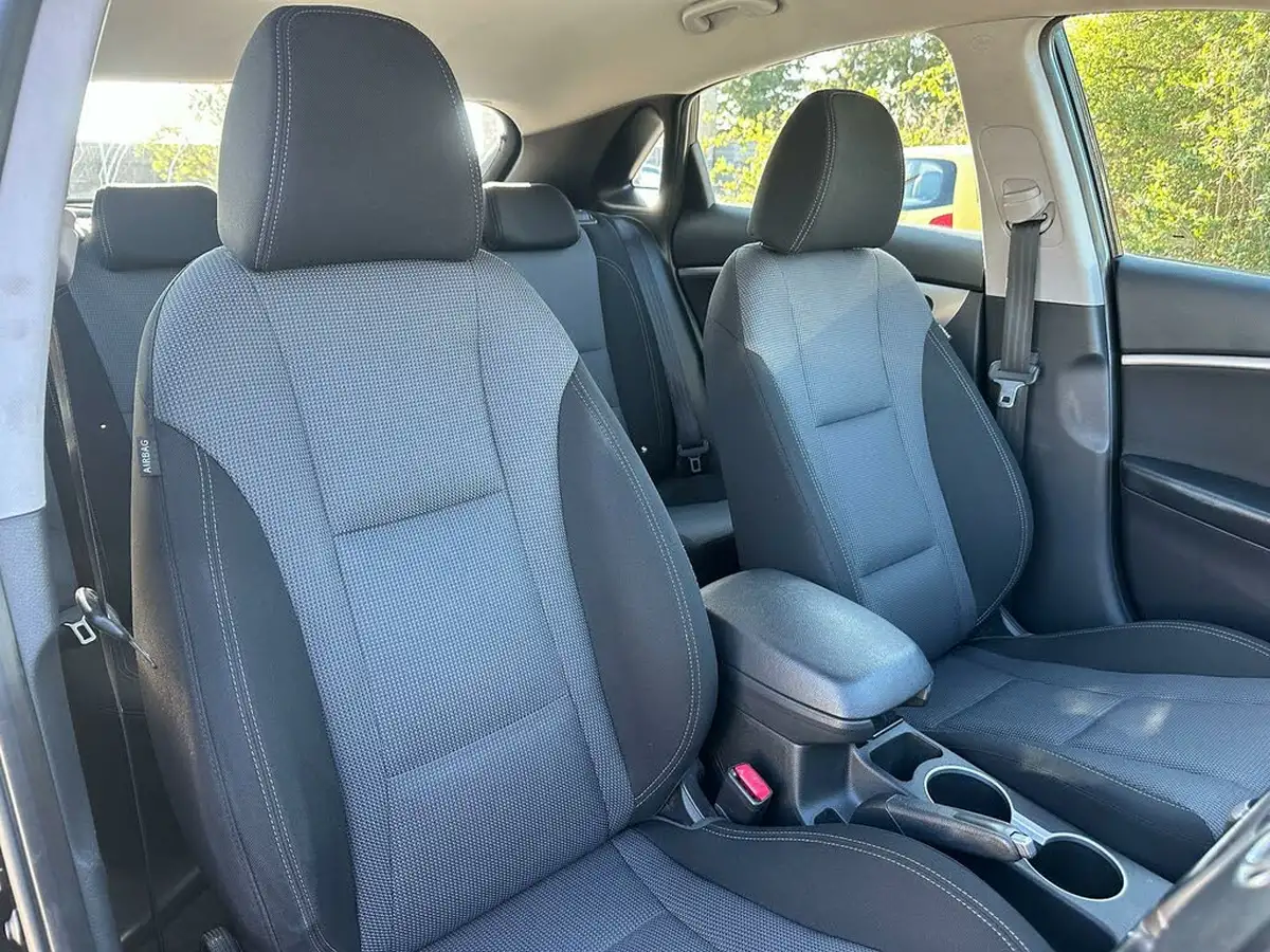 2015-hyundai-i30-16crdi-se-110ps-hatchback-big-15