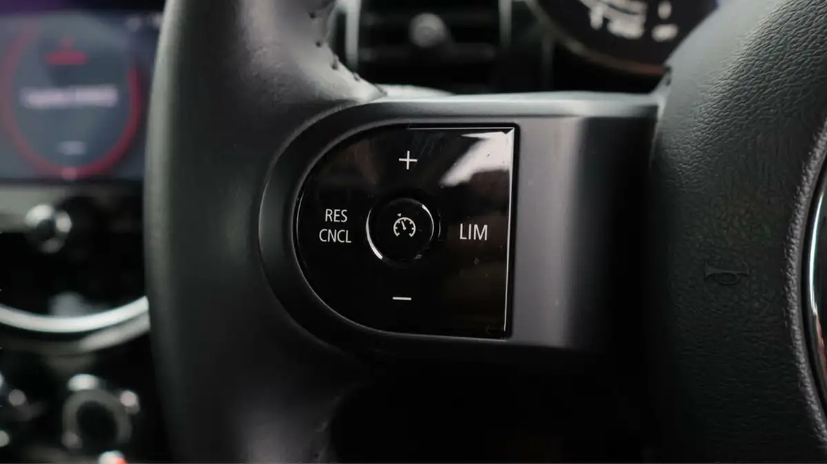 2022-mini-cooper-15-cooper-classic-hatchback-3d-auto-big-23
