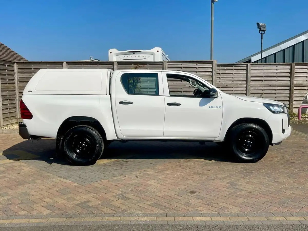2021-toyota-hi-lux-24d-4d-active-150hpeu6dt-e-double-pick-up-big-4