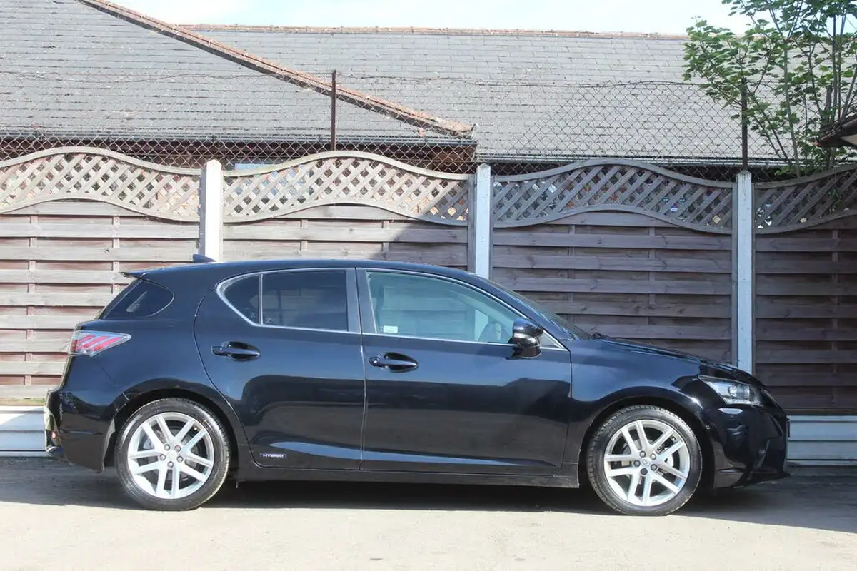 2014-lexus-ct-200h-18-advance-big-14
