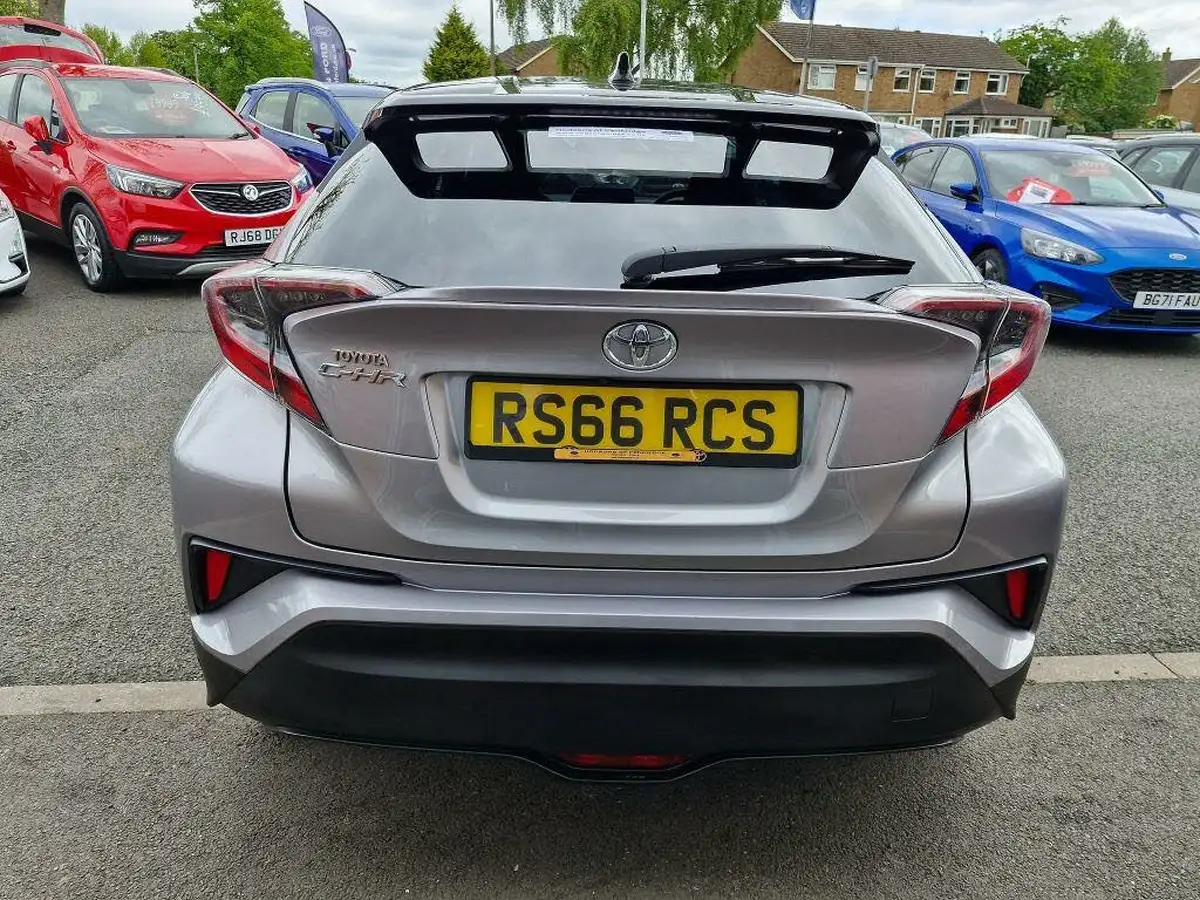 2017-toyota-c-hr-12-dynamic-big-6