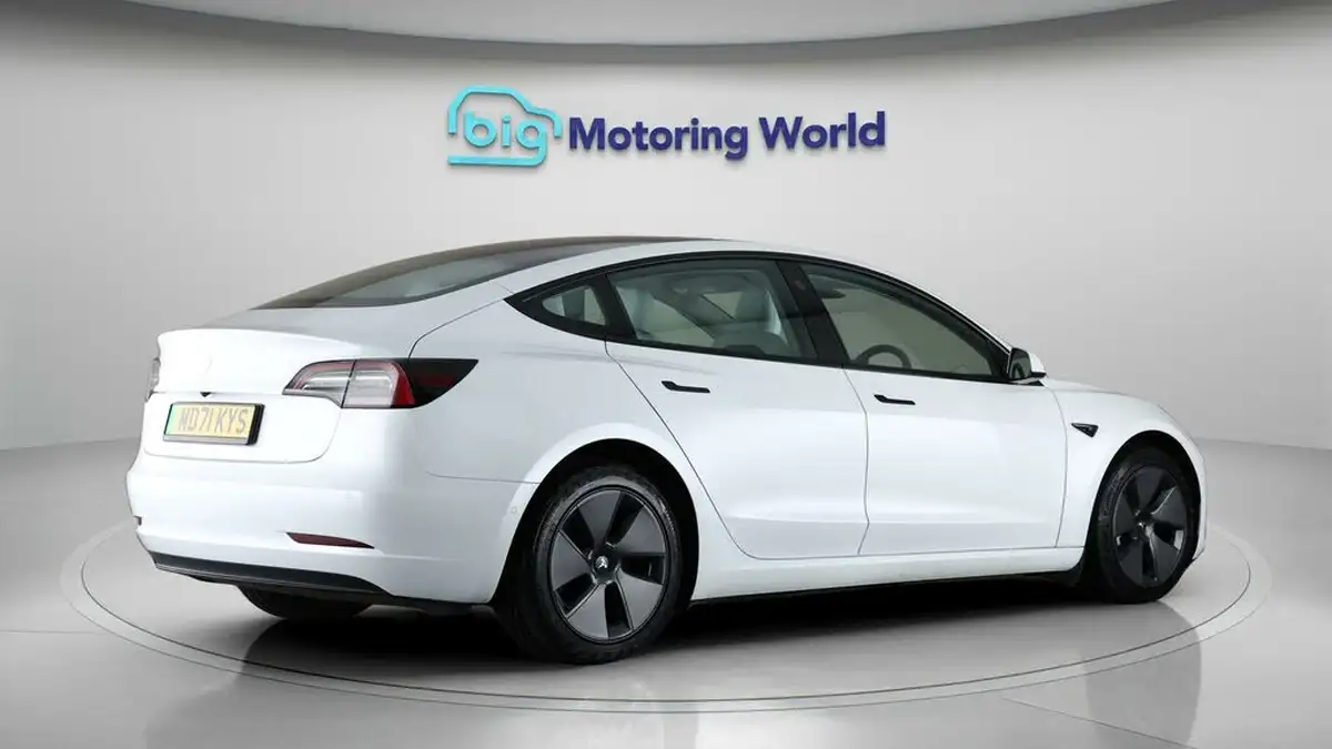 2021-tesla-model-3-e-standard-plus-big-7