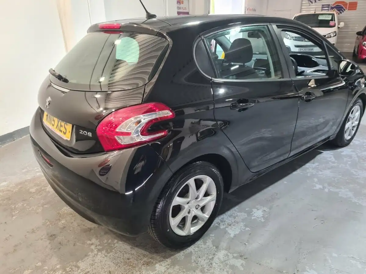 2015-peugeot-208-12-puretech-active-5d-big-10