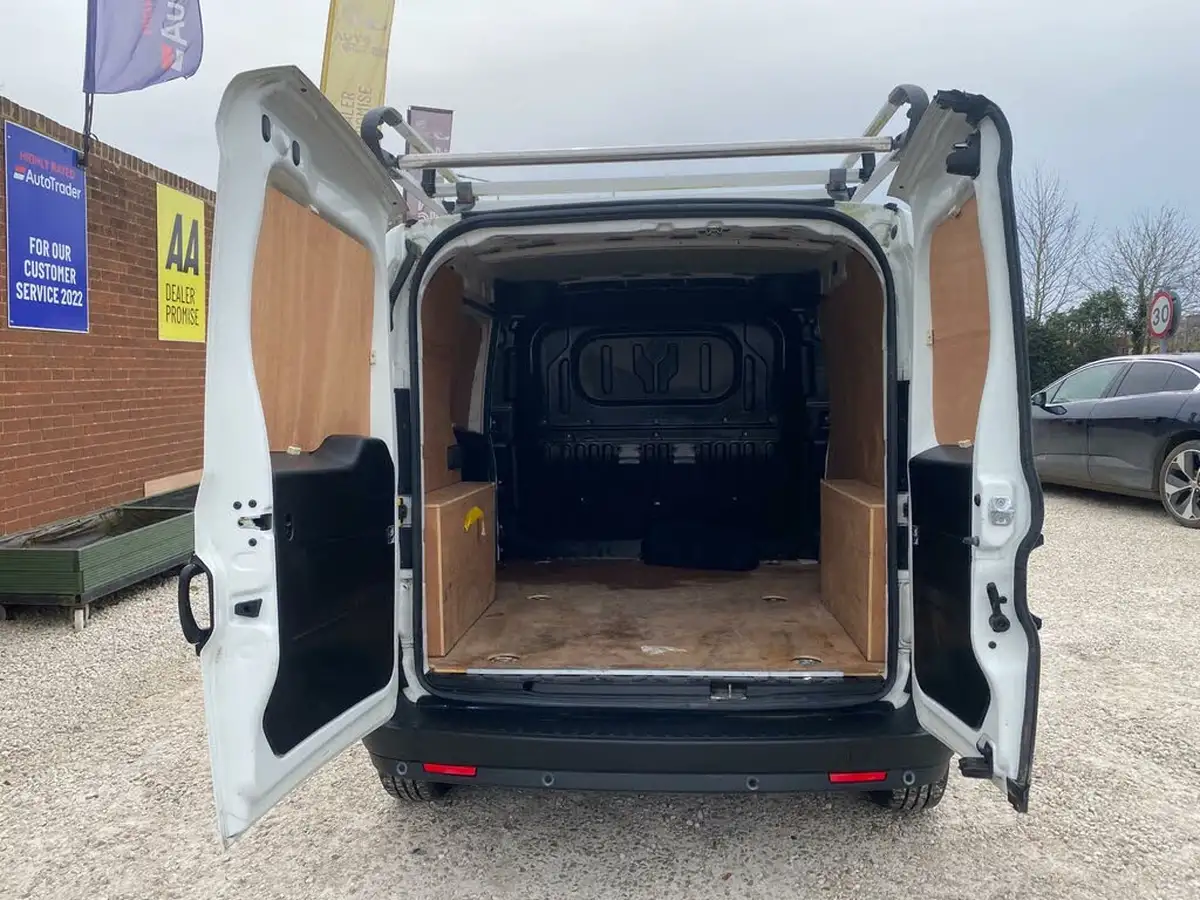 2017-fiat-doblo-cargo-13td-l1h2-big-35