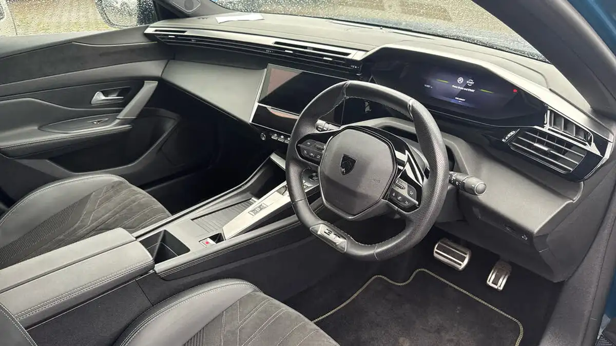 2023-peugeot-408-12-puretech-gt-130ps-ss-eat8-big-10