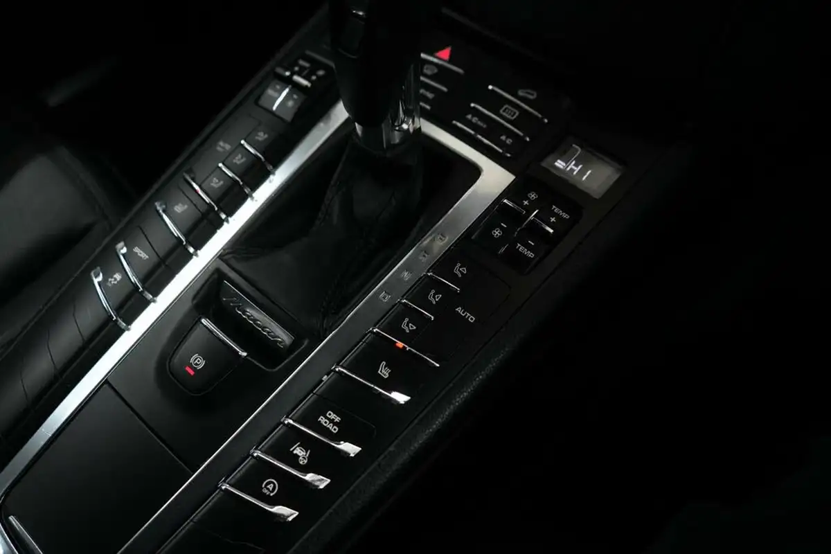 2015-porsche-macan-20-big-29