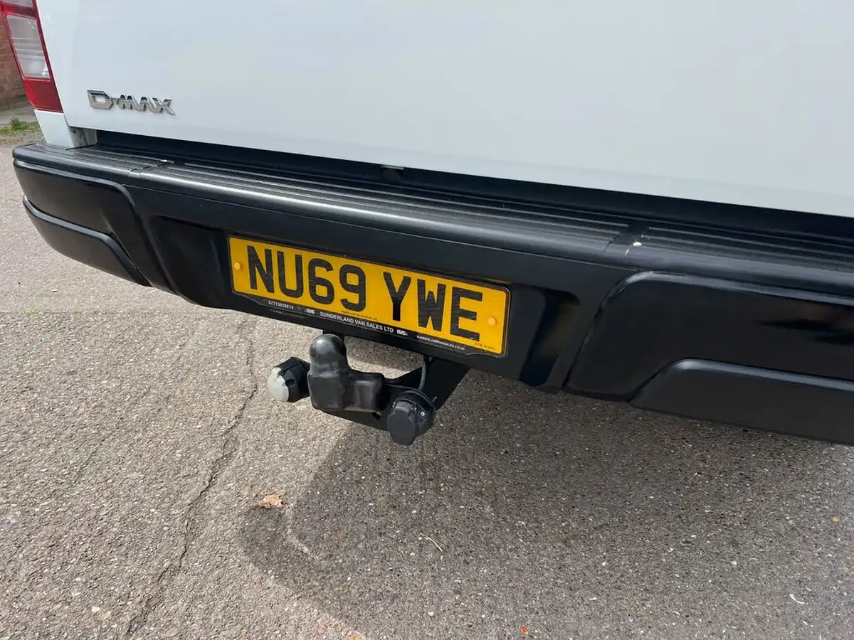 2019-isuzu-d-max-19td-utility-4x4-extended-pick-up-big-11