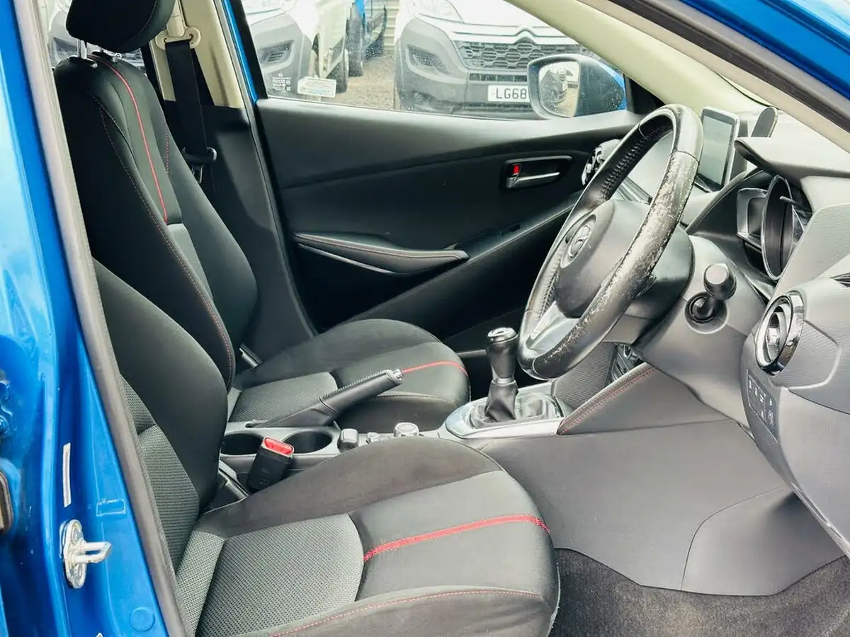 2016-mazda-mazda2-15-sport-nav-90ps-big-32