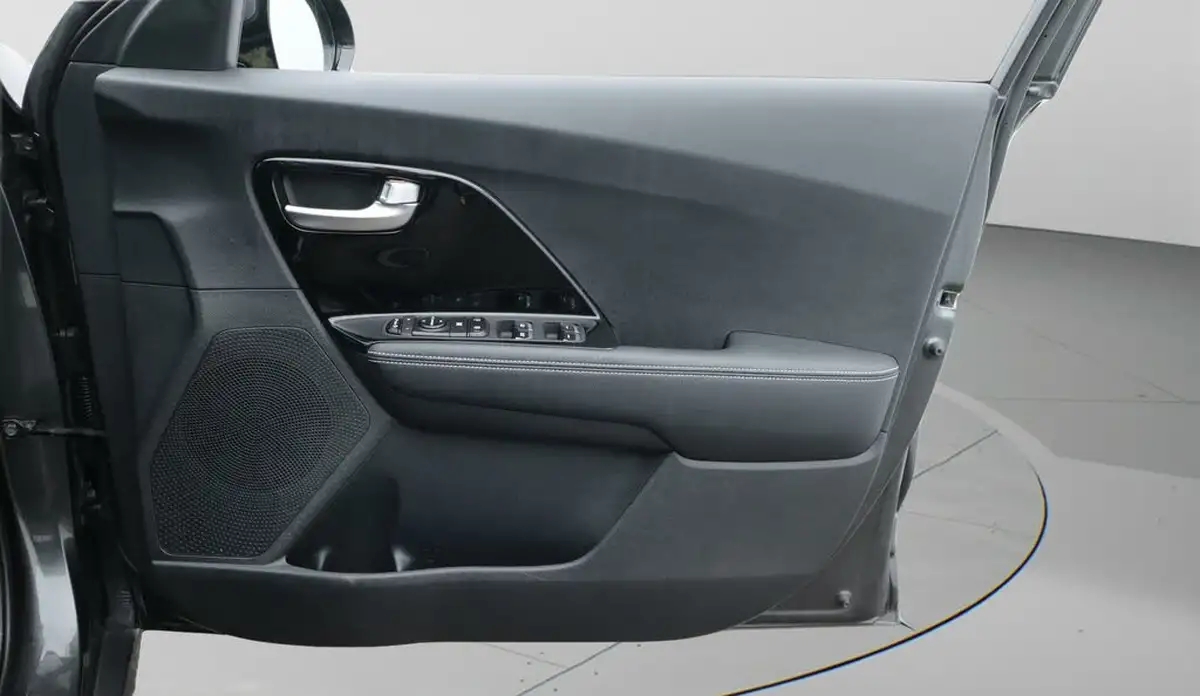 2021-kia-e-niro-ev-3-big-15