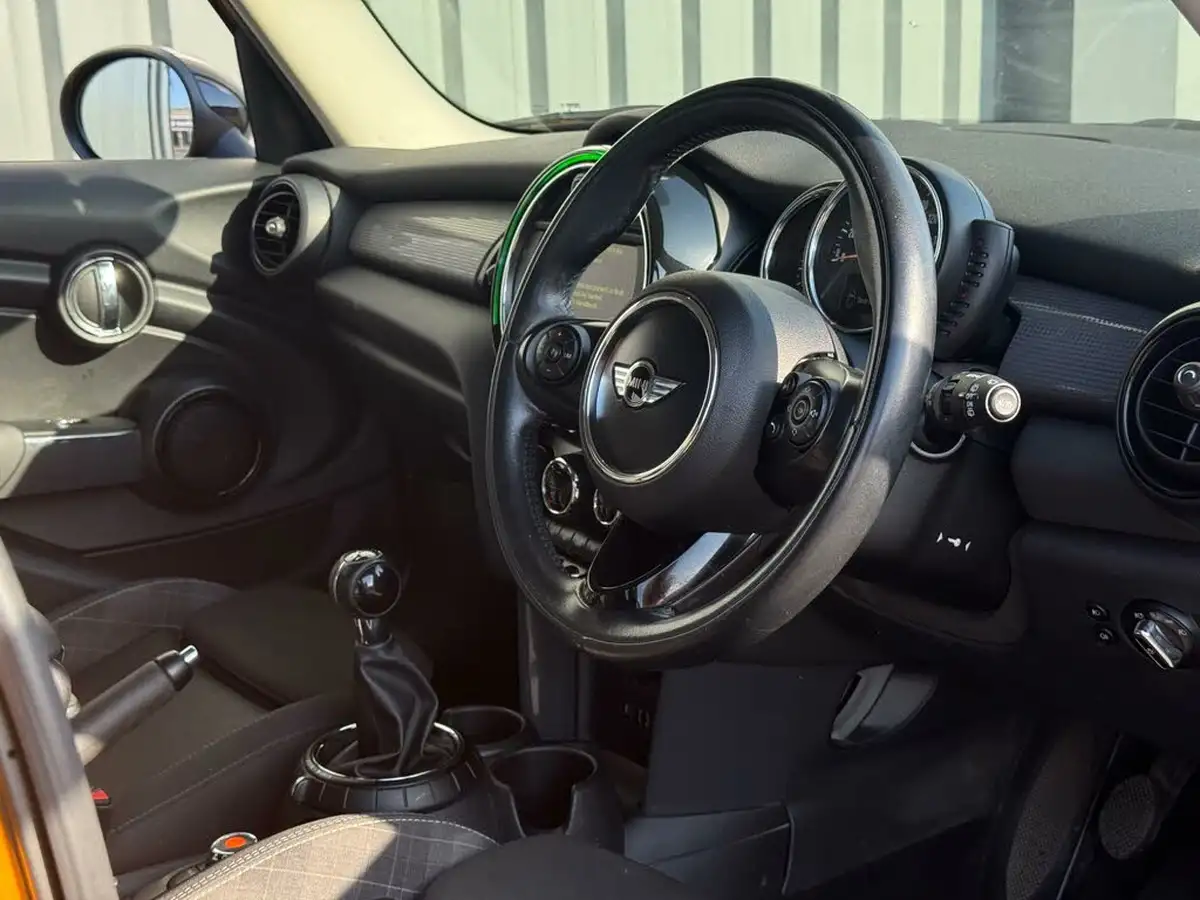 2015-mini-cooper-15-cooper-5d-big-2
