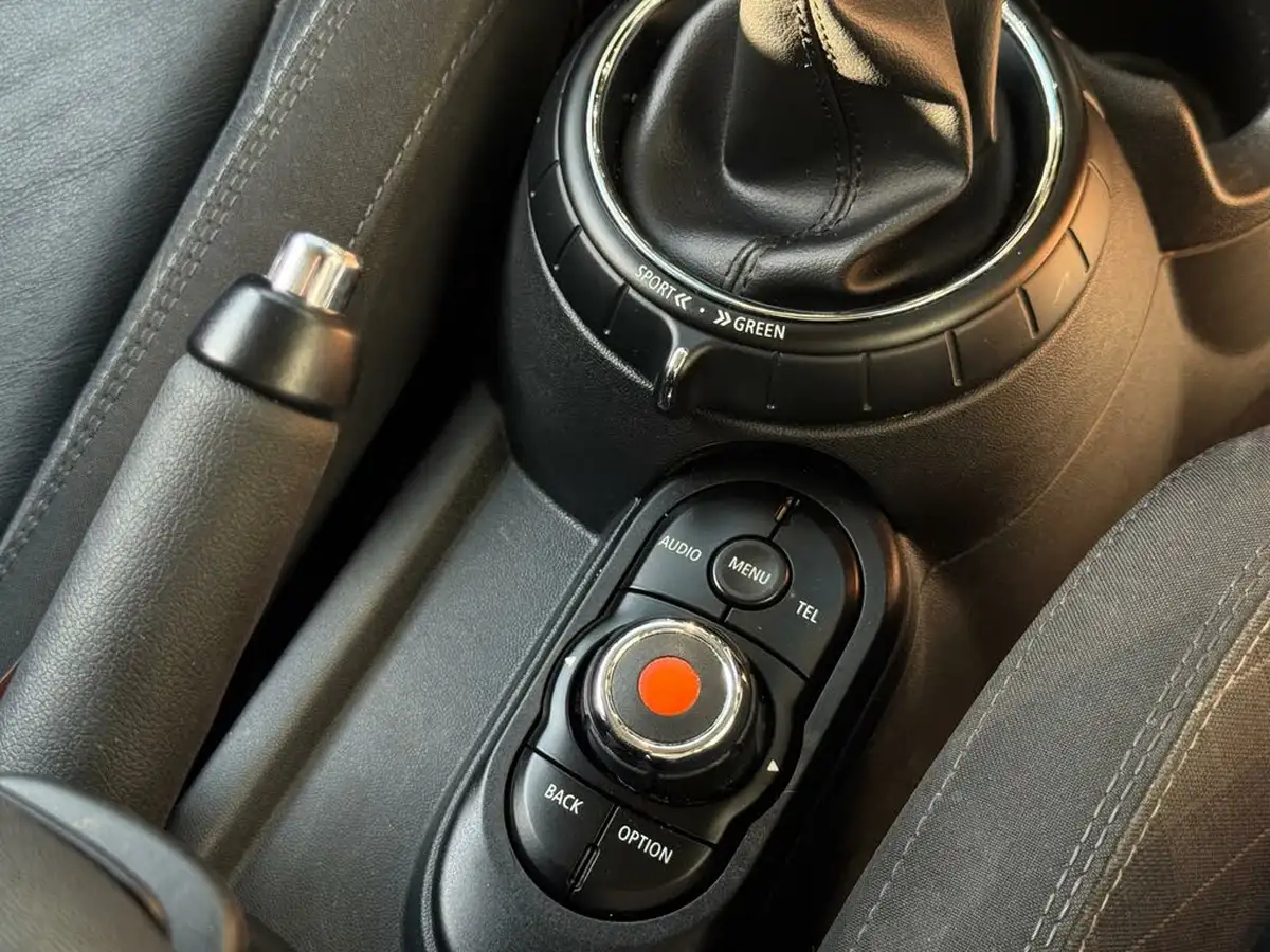 2015-mini-cooper-15-cooper-5d-big-26
