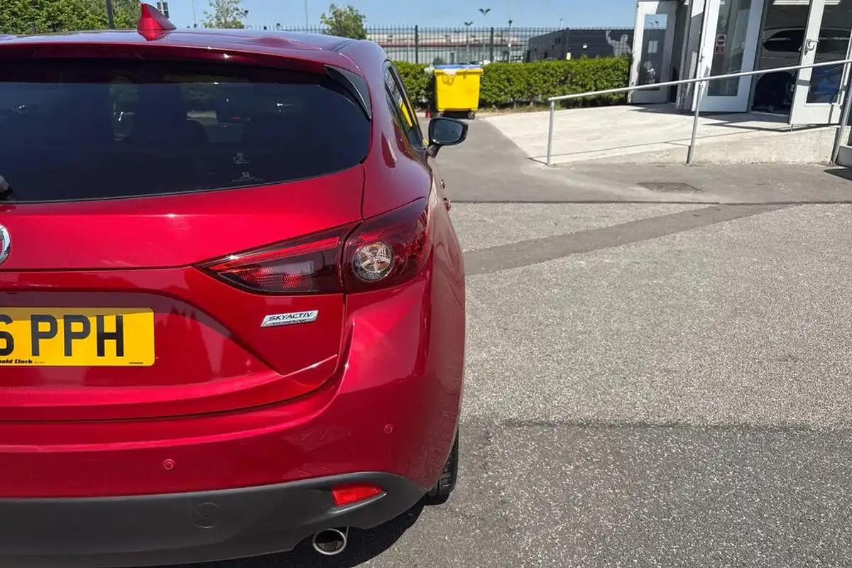 2016-mazda-mazda3-20-sport-nav-120ps-skyactiv-g-hatchback-5d-big-34
